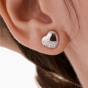 John Hardy

Pebble Sterling Silver & 0.25 TCW Diamond Heart Stud Earrings